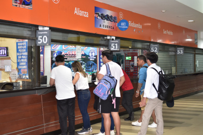 Los usuarios acudieron al Terminal Terrestre para salir de la ciudad.