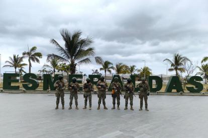 Los uniformados patrullan la ciudad de Esmeraldas.