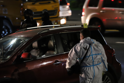 Equipo de Criminalística llegó hasta el lugar donde se registró el asesinato.