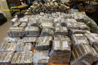 En el operativo se incautó 2 toneladas de droga.