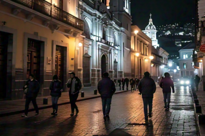 Interrupciones en el servicio eléctrico ha afectado las rutinas de los quiteños.