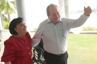 Luis Montalvo acompañado de su esposa Consuelo Andrade de Montalvo