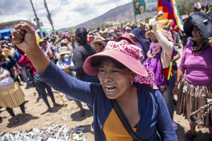 Una simpatizantes del expresidente de Bolivia Evo Morales en Parotani, Cochabamba (Bolivia).