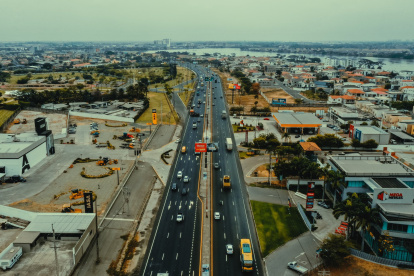 La avenida León Febres Cordero, vía principal de La Aurora, pasó por un proceso de rehabilitación de su carpeta asfáltica.