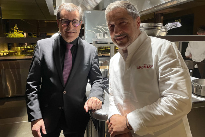 Los hermanos Roca en la cocina de su nuevo restaurante "TimeSpirit" en Escocia.