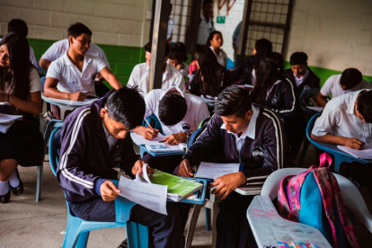 La Unidad Educativa del FIAT apoya a los niños de escasos recursos económicos.