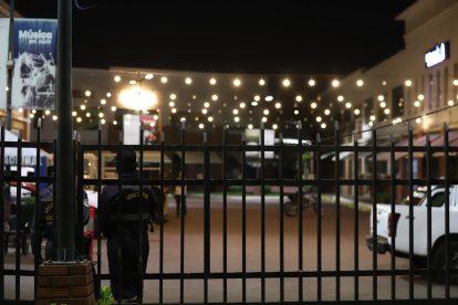 En una plaza comercial de la av. León Febres Cordero se cometió un crimen.