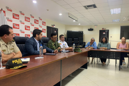 Vicente Auad y autoridades de control escucharon las quejas de los moradores