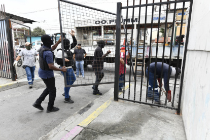 El retiro se dio tras un operativo municipal.