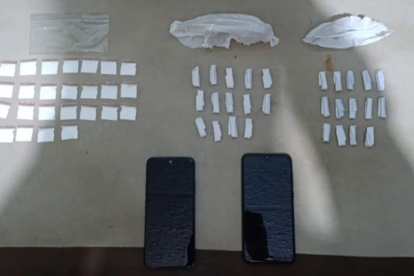 Entre los indicios se hallaron armas de fuego y sustancias sujetas a fiscalización.