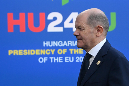El canciller alemán Olaf Scholz llega a una cumbre informal del Consejo Europeo en el Estadio Puskas en Budapest, Hungría, el 08 de noviembre de 2024.