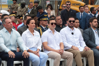 Al evento de la Prefectura del Guayas asistieron autoridades nacionales, entre estas el presidente Daniel Noboa.