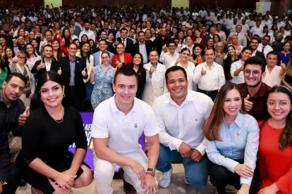 Daniel Noboa en un evento con jóvenes, meses atrás.