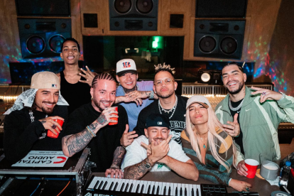 Karol g estrenó una canción que mezcla el reggaeton con otros ritmos.