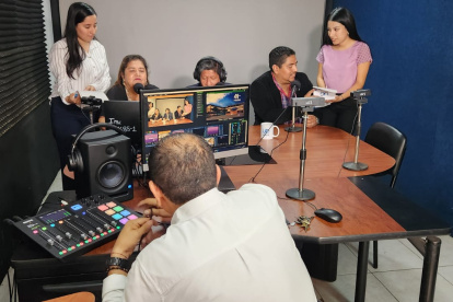 Laboratorio. Estudiantes y profesores ponen en práctica sus conocimientos con un enfoque innovador.