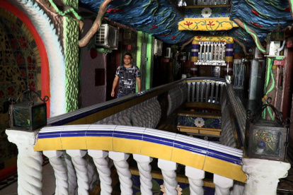 Un pasillo del motel "Kiss Me" este jueves, en Cali (Colombia). El motel "Kiss Me", un emblema de la ciudad de Cali con casi 200 habitaciones temáticas.
