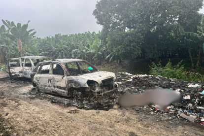 Machala. Uno de los hallazgos fue un vehículo incinerado.