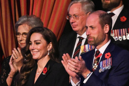 Los príncipes de Gales en el Festival del Recuerdo en el Royal Albert Hall.