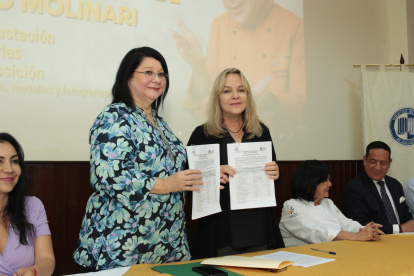 Giselle Molinari y Karina Nogales realizaron la firma