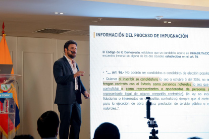 El presidenciable asevera que el primer mandatario tiene acercamiento con el juez que lleva su causa en el TCE.