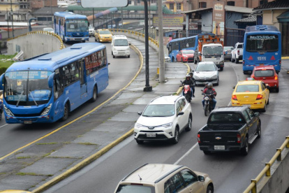 La medida de restricción vehicular se lleva a cabo de lunes a viernes en dos horarios.