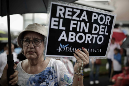 Agrupaciones religiosas pedían ""rezar para el fin del aborto""