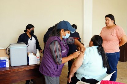 Jornada. A las 09:00 empezó la jornada de vacunación en Cochabamba