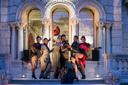 La obra se presenta el viernes 15 y sábado 16 de noviembre a las 20:00 en el Teatro Sánchez Aguilar, en la ciudad de Guayaquil.