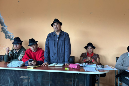 El 29 de octubre, Leonidas Iza y otros dirigentes del Consejo de Gobierno de la Conaie, en la asamblea provincial del Movimiento Indígena Campesino de Cotopaxi.