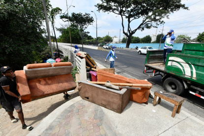 Muebles, entre otros objetos, fueron retirados del lugar.