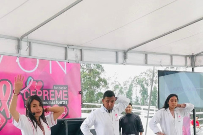 Escena. El equipo ofrece charlas de prevención sobre el cáncer de útero.