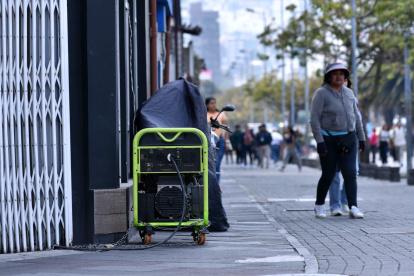 Negocios. Los generadores se han convertido en un alivio para los comerciantes, pues así no cierran sus locales ante los cortes de luz programados.