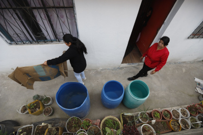 Los barrios del centro y sur de Quito se ven afectados por los cortes de agua.