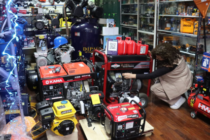 La compra de generadores eléctricos ha aumentado desde el inicio de los apagones diarios.