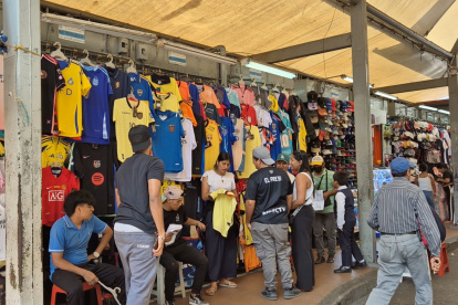 En la Bahía existe poco movimiento en las ventas de camiseta de Ecuador previo al duelo ante Bolivia