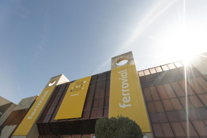 Empresa. El logo de la compañía española Ferrovial.