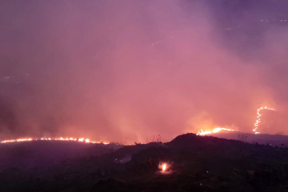 Dato. Desde diferentes cuentas en redes sociales se alertó de un incendio forestal que se podía observar desde la vía Cuenca - Molleturo