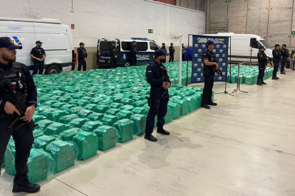 España decomisó 13.000 kilogramos de droga, provenientes de Ecuador.
