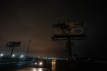 Fotografía de un sector sin luz en Guayaquil (Ecuador).