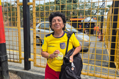 María Soriano de 54 una de las vendedoras que llegó a las 05:00.