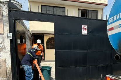 En Quito se aplican cortes de agua diarios de 10 horas en 95 barrios de la capital. El Ministerio de Ambiente dijo que revisará los embalses.