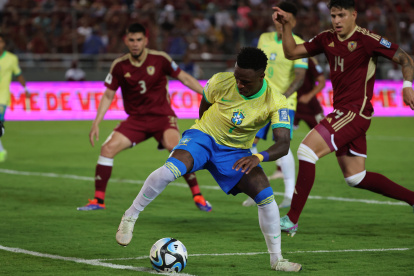 Vinícius Júnior se perdió un penal en el empate 1-1 de Brasil y Venezuela.
