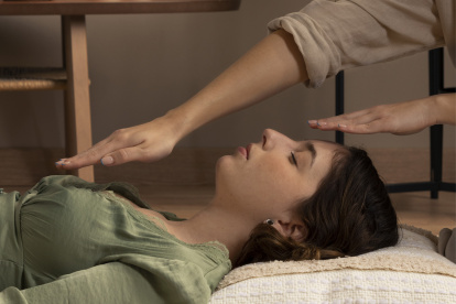 Es posible curar a través de las manos