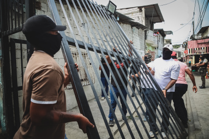 El Municipio retiró dos rejas de esta ciudadela.