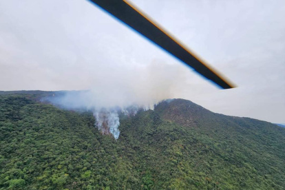 En Azuay se mantienen activos siete incendios forestales que afectan principalmente a Cuenca.