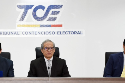 El juez Fernando Muñoz presentó un recurso extraordinario para que la Justicia le restituya la presidencia del TCE.