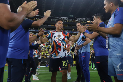 Ángel Mena y el túnel que le hicieron en el estadio Monumental.