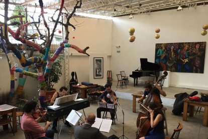 Inconcerto propone un enfoque diferente a la música clásica y de tradición escrita en vivo.