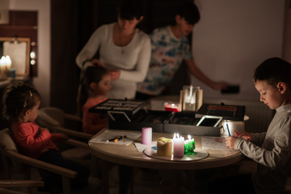 Los racionamiento del suministro eléctrico seguirán durante los próximos días.