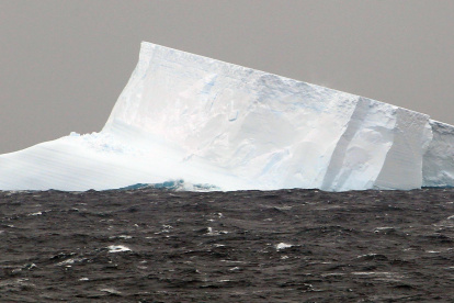 Vista de un témpano de hielo en el Antártico, en una imagen de archivo.